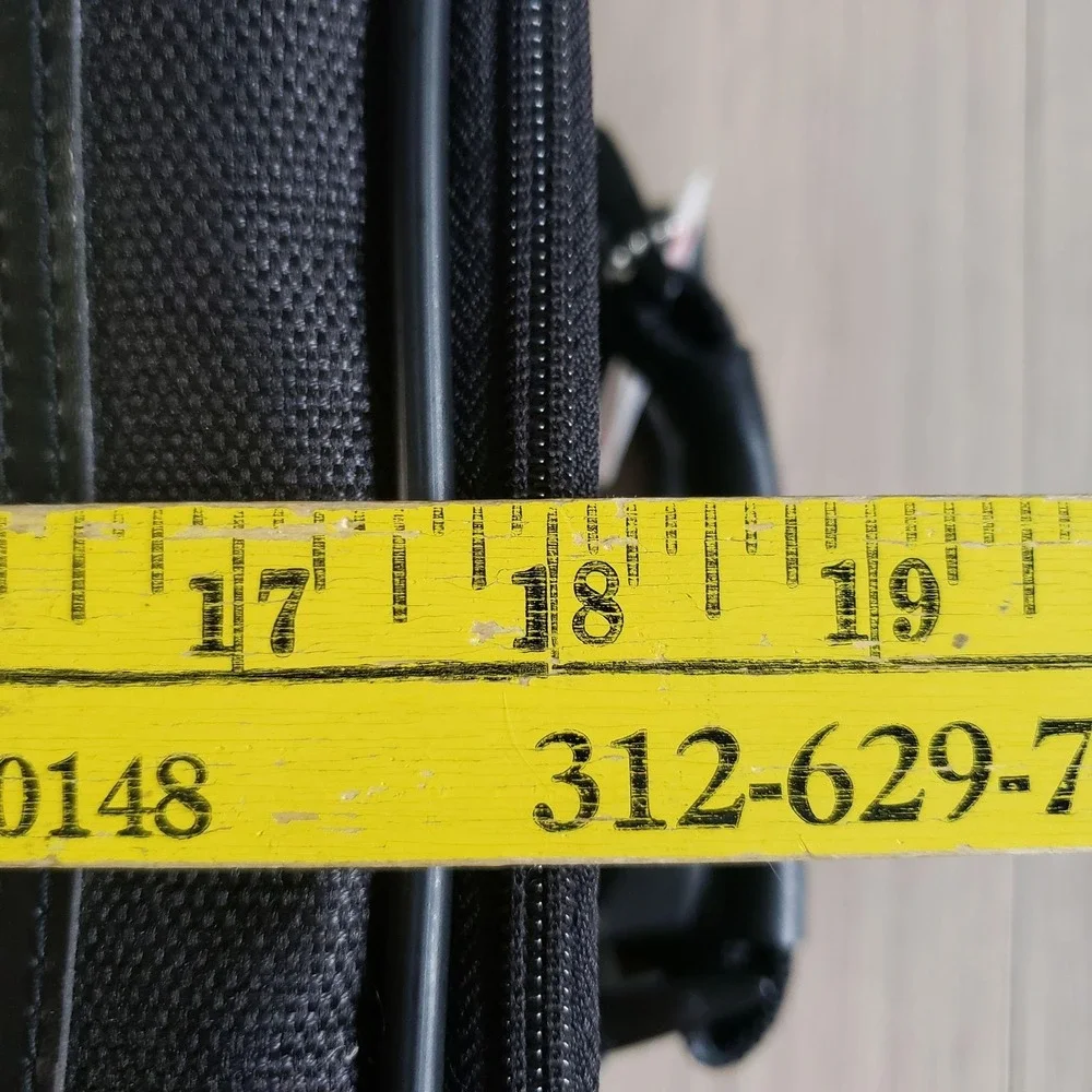 American Tourister Black 18